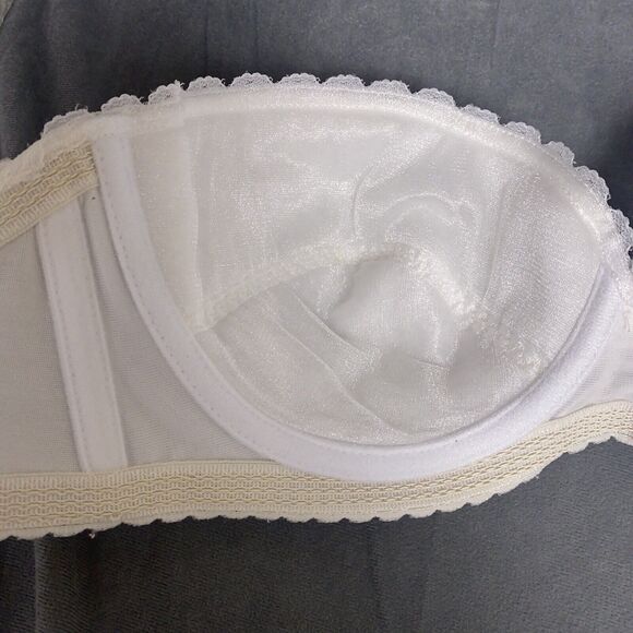 Vintage Vogue Bra Size 36C Shimmer Satin Fiberfill Lined Strapless Bra Canada - Picture 7 of 12